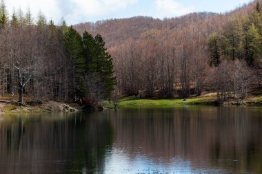 Ventasso 'daki Calamone Gölü manzarası, Reggio Emilia. Yüksek kalite fotoğraf