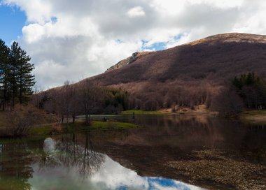 Ventasso 'daki Calamone Gölü manzarası, Reggio Emilia. Yüksek kalite fotoğraf