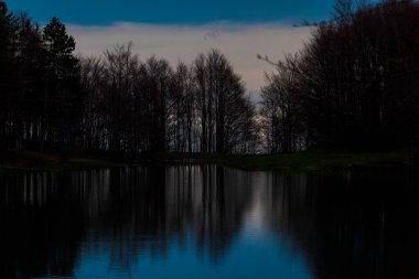 Calamone Gölü veya Ventasso Gölü manzarası, İtalya