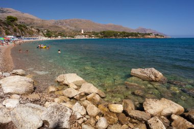 Guidaloca Sahili 'ne ve Castellammare Körfezi' nin sakin sularına bakın, Scopello, Trapani, Sicilya