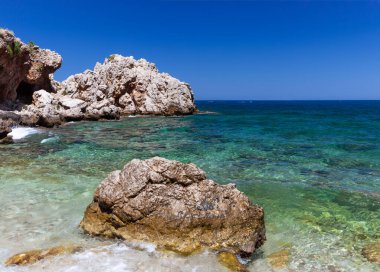 Deniz kıyısı, Cala della Disa, Disa körfezi, Zingaro 'nun doğal rezervi, Trapani ili.