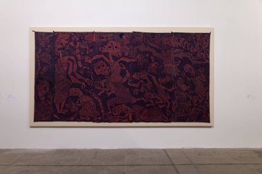 Venedik, İtalya - 17 Nisan 2024: Susanne Wenger 'in çalışmaları Venedik' in 60. Uluslararası Bienali sırasında Arsenale 'de sergilendi.
