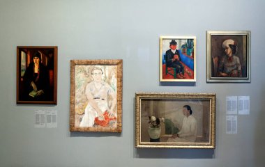 Venedik, İtalya - 18 Nisan 2024: Nucleo Storico 'nun bu bölümünde Afrika, Asya, Orta Doğu ve Latin Amerika' da çalışmış sanatçılar tarafından yapılan 100 'den fazla portre ve insan figürü sergilenmektedir. Venedik 'in 60. Uluslararası Sanat Sergisi