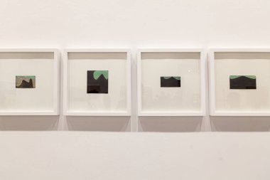 Venedik, İtalya - 19 Nisan 2024: Venedik bienali 'nin 60. Uluslararası Sanat Sergisi sırasında Leopold Strobl' un tablosu Adriano Pedrosa 'nın her yerde küratörlüğünü yaptığı Yabancılar