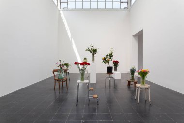 Venedik, İtalya - 19 Nisan 2024: Anna Jermolaewa, The Penultimate, 2017, Installation view. Venedik bienalinin 60. Uluslararası Sanat Sergisi sırasında Avusturya Pavyonu