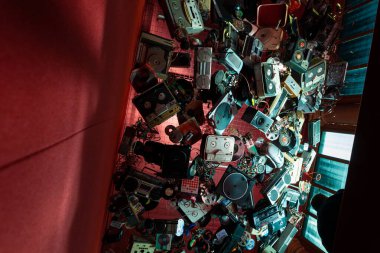 Venedik, İtalya - 19 Nisan 2024: Kurulum görünümü John Akomfrah 'ın 