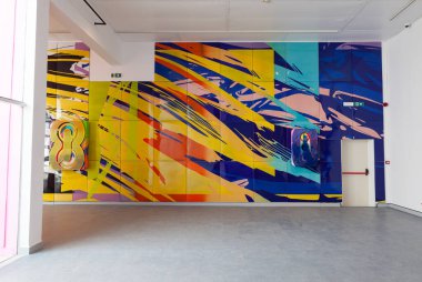 Venedik, İtalya - 19 Nisan 2024: Mrton Nemes tarafından Techno Zen başlıklı kurulum görüşü. Macaristan pavyonu, 60. Uluslararası Venedik Bienali Sergisi 2024.