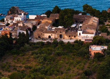 Sicilya 'nın Trapani şehrindeki Castellammare de Golfo yakınlarında küçük bir kasaba.