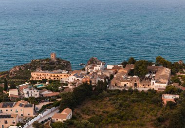 Sicilya 'nın Trapani şehrindeki Castellammare de Golfo yakınlarında küçük bir kasaba.