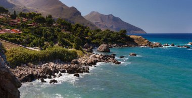Scopello, Trapani ili, Sicilya, İtalya kıyı şeridinden cennet deniz manzarası.
