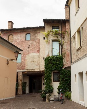 Tipik Treviso sokağı manzarası, İtalya