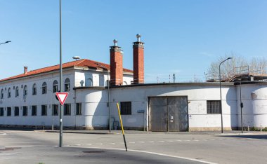 Milano, İtalya 'nın eteklerindeki eski bina.