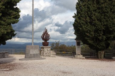 Monte San Michele 'de ölenlerin anısına anıt olarak anılan anıt, İtalya' nın Cima Tre kenti yakınlarında bulunan 1. Dünya Savaşı 'nın açık hava müzesine dönüştü.