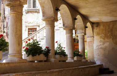 Rönesans Kenti Locası - Hırvatistan 'ın Groznjan kentindeki Eski Mahkeme Sarayı