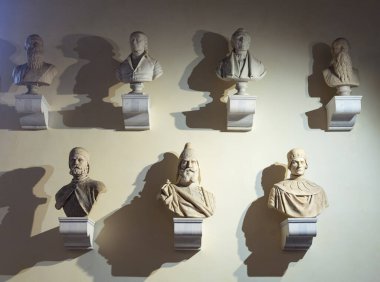 Venedik, İtalya - 19 Nisan 2024: Panteon Veneto, Istituto Veneto di Scienze 'nin heykel koleksiyonu, Lettere Arti, Venedik