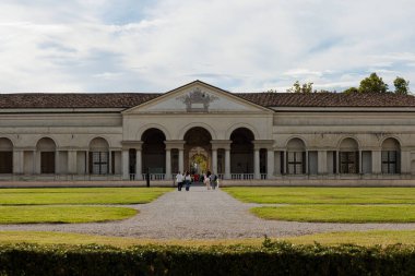 Mantua 'daki Te Sarayı' nın avlusu. Lombardy, İtalya