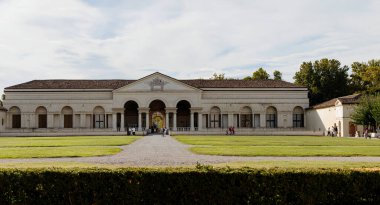 Mantua 'daki Te Sarayı' nın avlusu. Lombardy, İtalya
