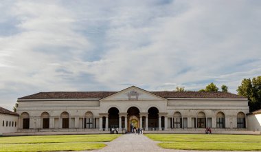 Mantua 'daki Te Sarayı' nın avlusu. Lombardy, İtalya