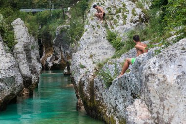 Lepena, Slovenya - 17 Temmuz 2024: Slovenya Velika korita 'daki Soca Gorge, Soca Nehri. Lepena Vadisi, Julian Alps, Bovec Belediyesi, Slovenya, Avrupa