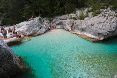 Lepena, Slovenya - 17 Temmuz 2024: Slovenya Velika korita 'daki Soca Gorge, Soca Nehri. Lepena Vadisi, Julian Alps, Bovec Belediyesi, Slovenya, Avrupa