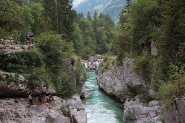 Lepena, Slovenya - 17 Temmuz 2024: Slovenya Velika korita 'daki Soca Gorge, Soca Nehri. Lepena Vadisi, Julian Alps, Bovec Belediyesi, Slovenya, Avrupa