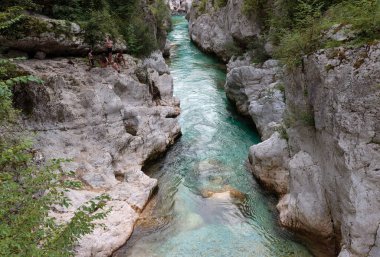 Lepena, Slovenya - 17 Temmuz 2024: Slovenya Velika korita 'daki Soca Gorge, Soca Nehri. Lepena Vadisi, Julian Alps, Bovec Belediyesi, Slovenya, Avrupa