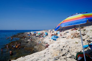 Premantura, Hırvatistan - 23 Ağustos 2024: Hırvatistan 'ın Istria kentindeki Medulin belediyesindeki Premantura yarımadasındaki Kamenjak Ulusal Parkı' nın manzarası