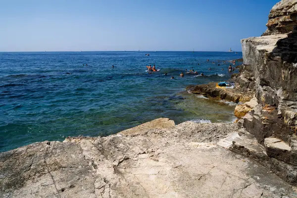 Premantura, Hırvatistan - 23 Ağustos 2024: Hırvatistan 'ın Istria kentindeki Medulin belediyesindeki Premantura yarımadasındaki Kamenjak Ulusal Parkı' nın manzarası