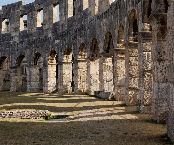 Roma amfitiyatrosunun antik kalıntıları, Istria yarımadası. Pula, Hırvatistan.