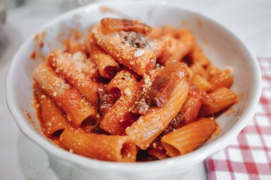 Roma 'dan ünlü alla amatriciana makarnası.