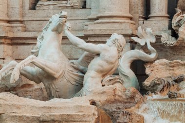 Roma, İtalya - Kasım 2022 Ünlü Trevi çeşmesinin güzel mimarisi
