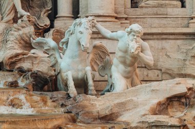 Roma, İtalya - Kasım 2022 Ünlü Trevi çeşmesinin güzel mimarisi