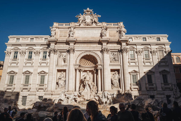 Рим, Италия - ноябрь 2022 года: Прекрасная архитектура знаменитого фонтана Треви