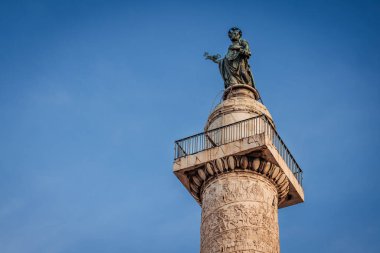 Roma, İtalya - Kasım 2022 Fori Imperiali parkının güzel Colonna Treni