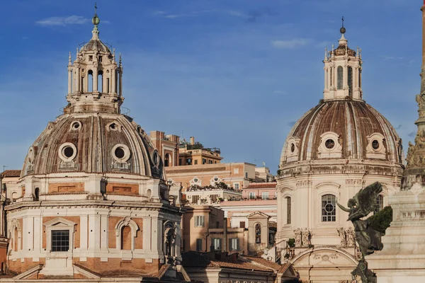 ローマ イタリア 11月2022 市内の美しく象徴的な建築や教会のドーム — ストック写真