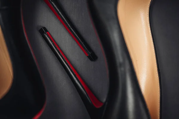 意大利米兰 2023年4月 名牌鞋Louboutin型号So Kate 120的静态寿命 — 图库照片