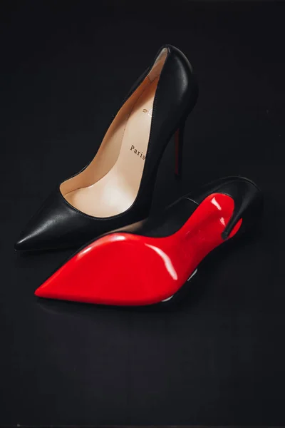 Милан Италия Апрель 2023 Натюрморт Культовой Модели Обуви Louboutin Kate — стоковое фото