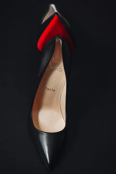 ミラノ イタリア 2023年4月 象徴的な靴の静物ルブタンモデルだからケイト120 — ストック写真