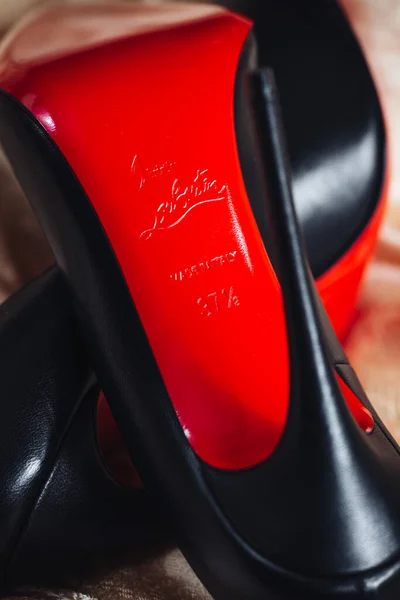 Милан Италия Апрель 2023 Натюрморт Культовой Модели Обуви Louboutin Kate — стоковое фото