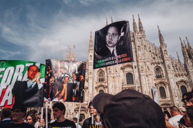 Milan, İtalya - Haziran 2023: Silvio Berlusconi 'nin Milano Katedrali, Duomo' da devlet cenazesi