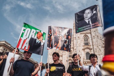 Milan, İtalya - Haziran 2023: Silvio Berlusconi 'nin Milano Katedrali, Duomo' da devlet cenazesi