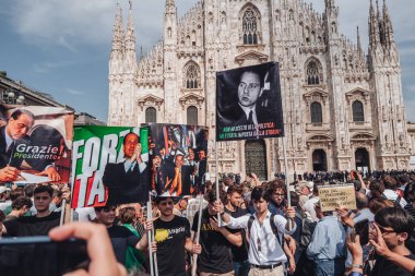 Milan, İtalya - Haziran 2023: Silvio Berlusconi 'nin Milano Katedrali, Duomo' da devlet cenazesi