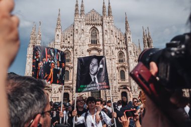 Milan, İtalya - Haziran 2023: Silvio Berlusconi 'nin Milano Katedrali, Duomo' da devlet cenazesi