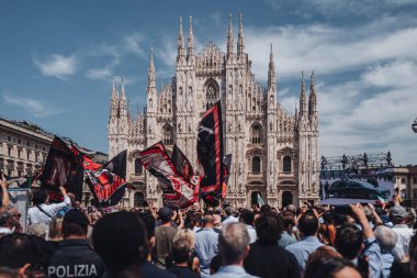 Milan, İtalya - Haziran 2023: Silvio Berlusconi 'nin Milano Katedrali, Duomo' da devlet cenazesi