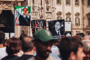 Milan, İtalya - Haziran 2023: Silvio Berlusconi 'nin Milano Katedrali, Duomo' da devlet cenazesi
