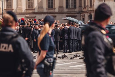 Milan, İtalya - Haziran 2023: Silvio Berlusconi 'nin Milano Katedrali, Duomo' da devlet cenazesi