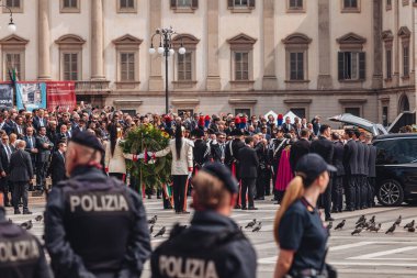 Milan, İtalya - Haziran 2023: Silvio Berlusconi 'nin Milano Katedrali, Duomo' da devlet cenazesi