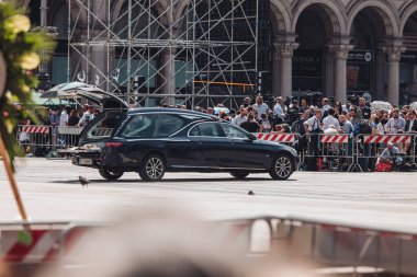 Milan, İtalya - Haziran 2023: Silvio Berlusconi 'nin Milano Katedrali, Duomo' da devlet cenazesi