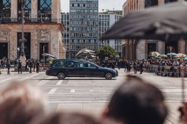 Milan, İtalya - Haziran 2023: Silvio Berlusconi 'nin Milano Katedrali, Duomo' da devlet cenazesi
