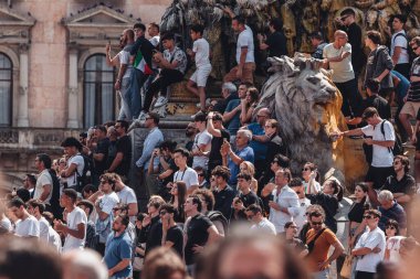 Milan, İtalya - Haziran 2023: Silvio Berlusconi 'nin Milano Katedrali, Duomo' da devlet cenazesi